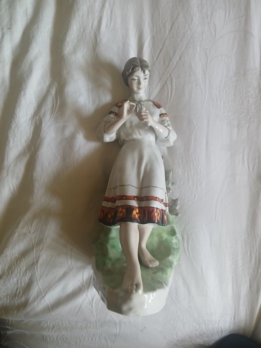 Статуєтка зромашкою девушка бу