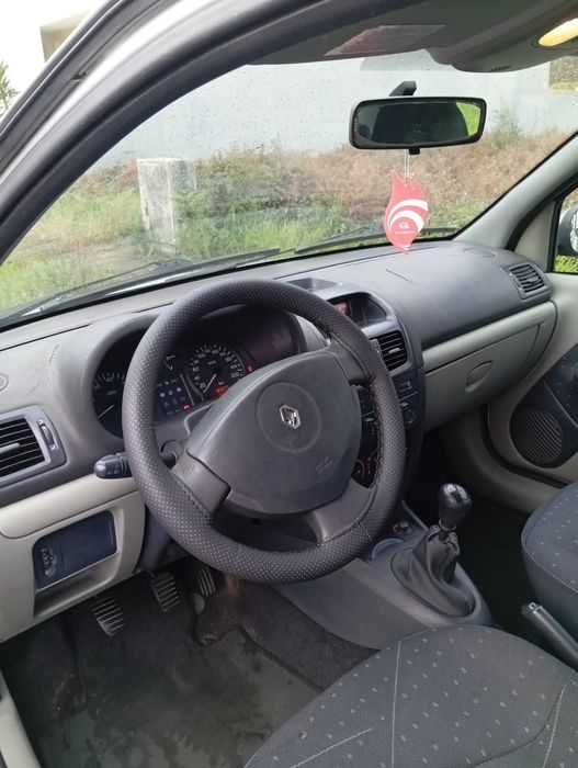 Renault Clio 2002 - Apenas 184000km