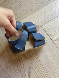 Przepiękne sandały granatowe nowe slippers 20 chłopiec skóra