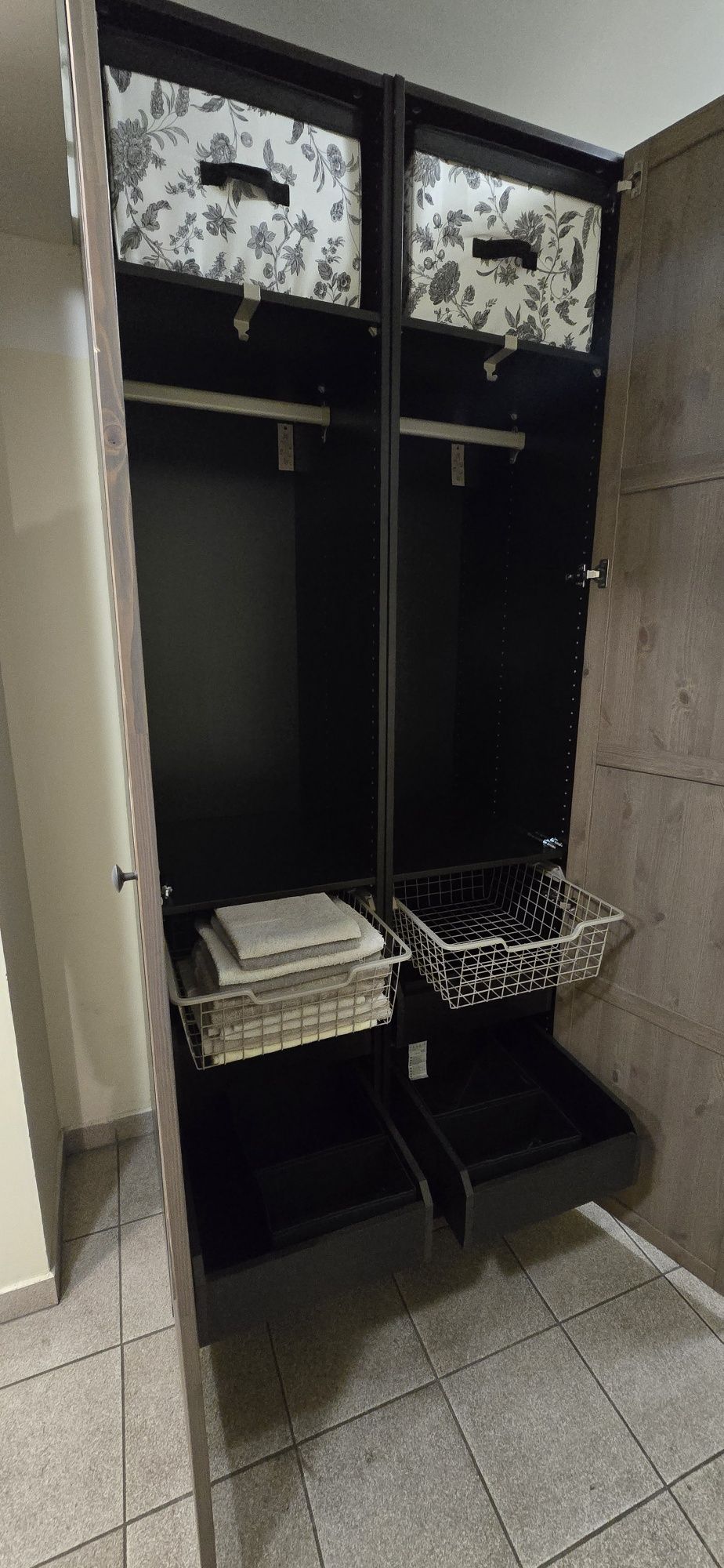 Szafa IKEA z akcesoriami!