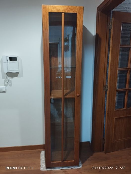 Cristaleira em madeira maciça de pinho mel