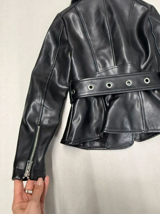 Kurtka Guess ramoneska z szerokim paskiem r. XS/34 czarna z futerkiem