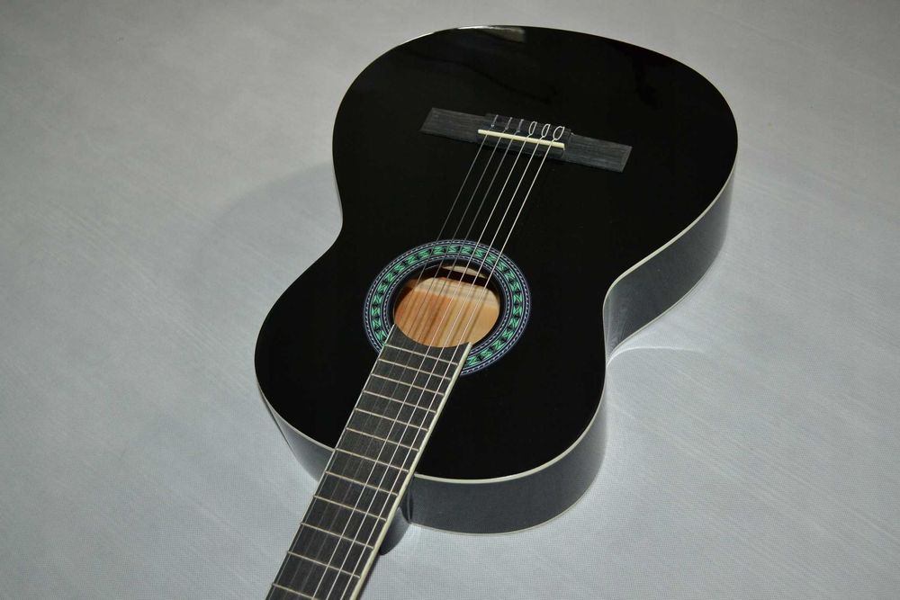 HARLEY BENTON CG200-BK 4/4 nowa gitara klasyczna ustawiona lutniczo