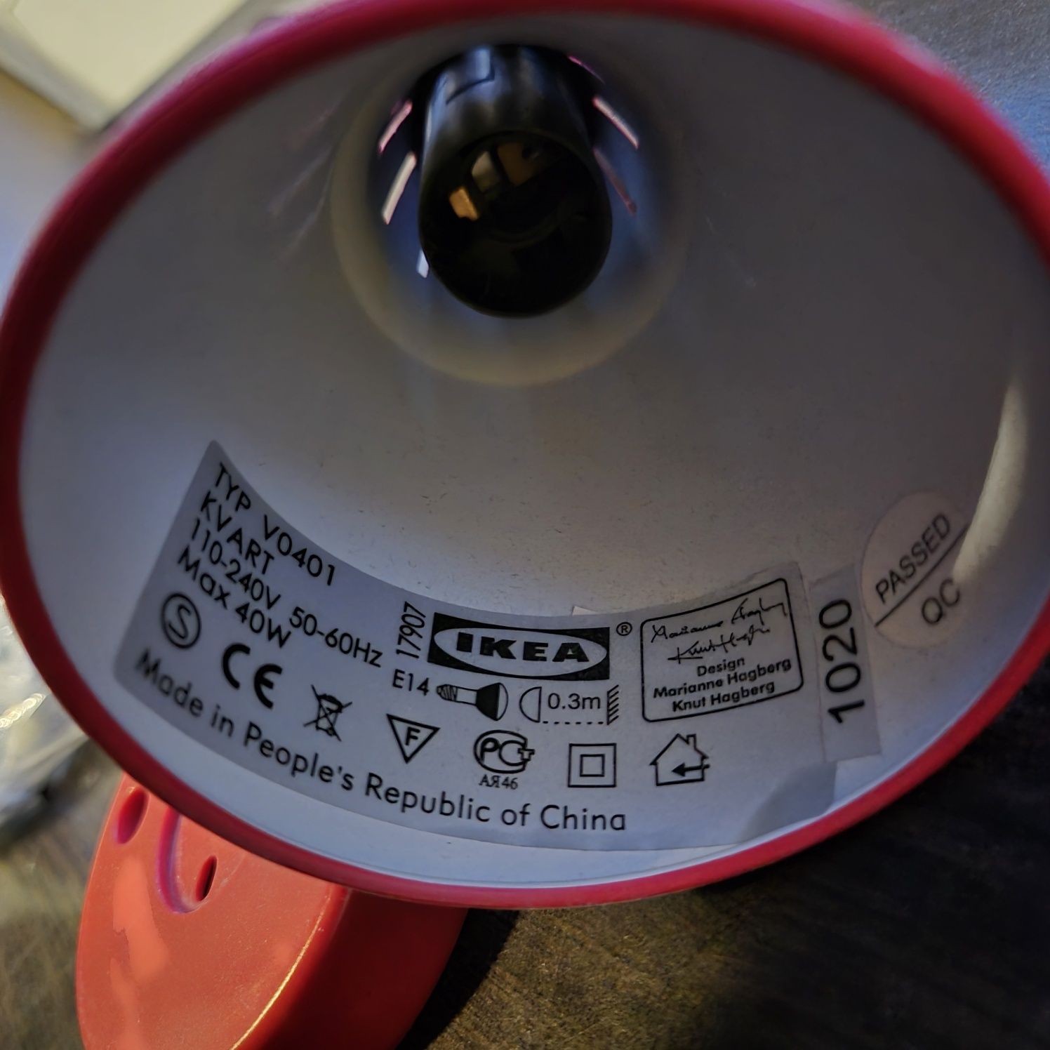 Dwie lampki do montażu ściennego i sufitowego czerwone z włącznikiem
