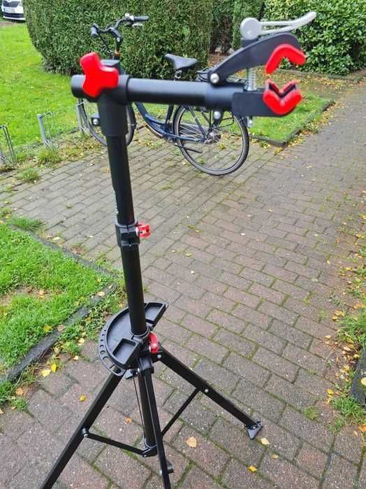Nowy stojak serwisowy na rower Kesser