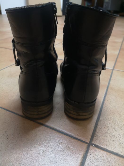 Botas pretas de senhora