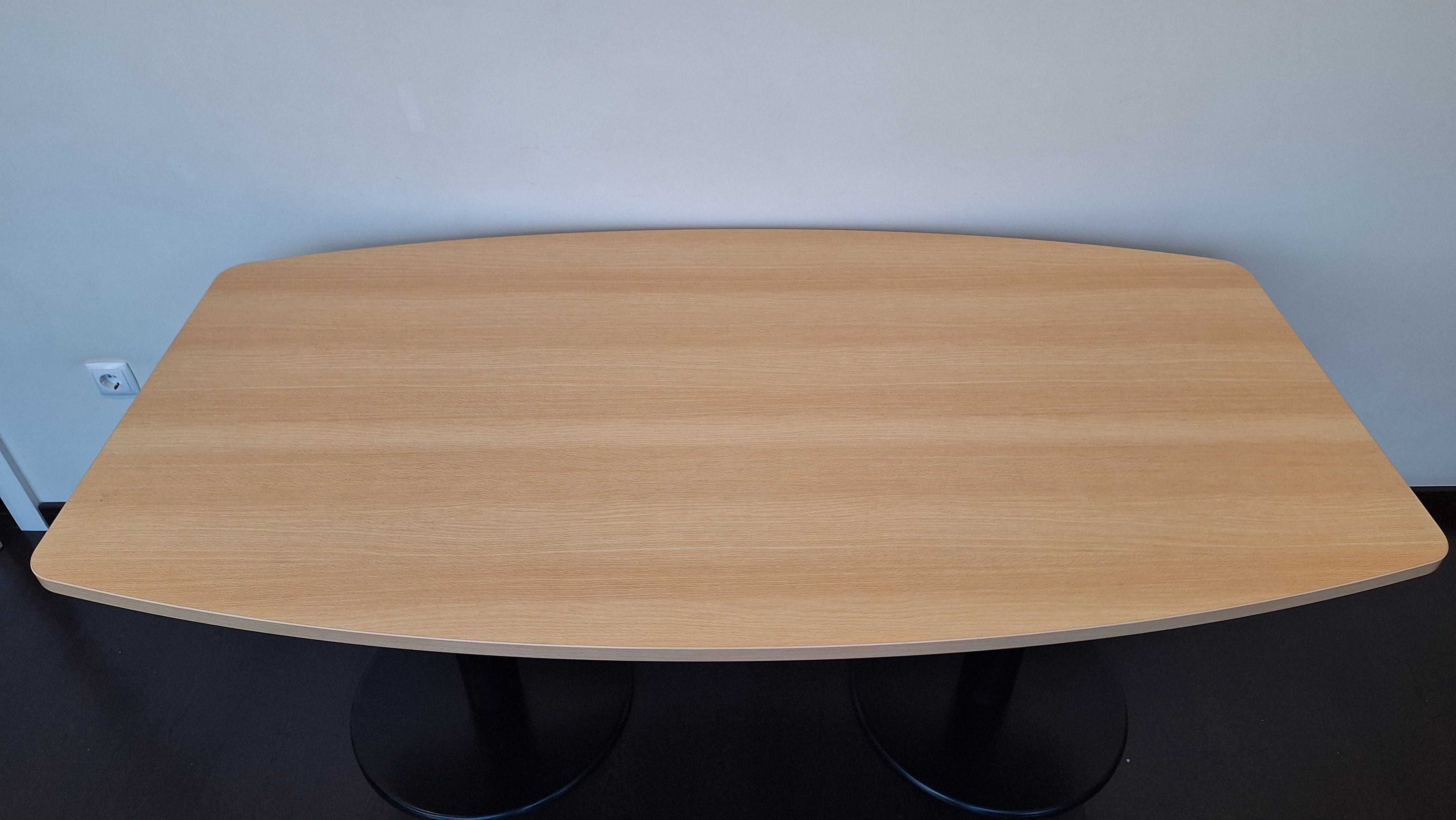 Mesa de escritório praticamente nova