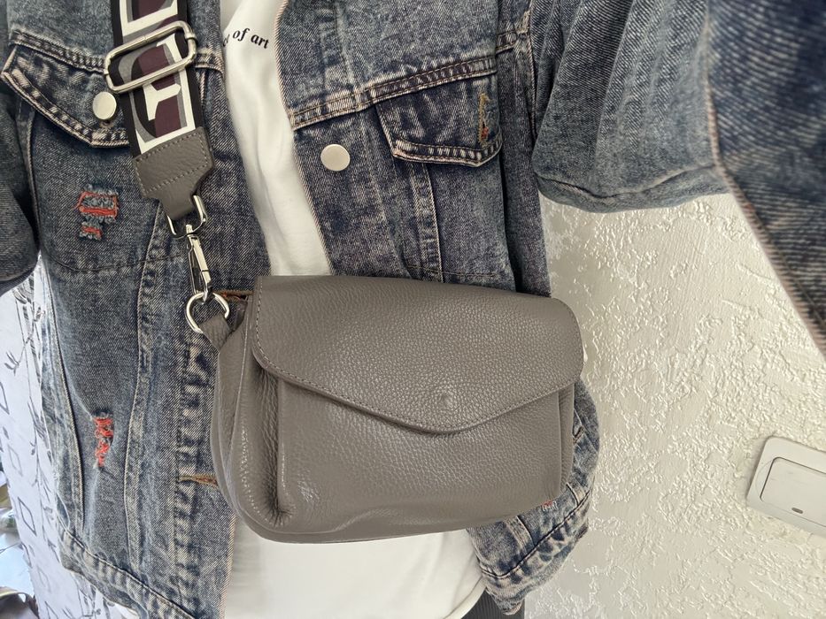 Нова шкіряна сіра сумочка