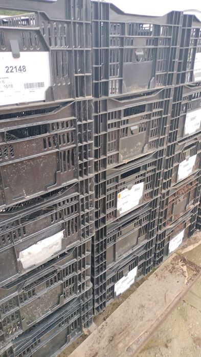 Caixas plástico pretas 60x40x22    .