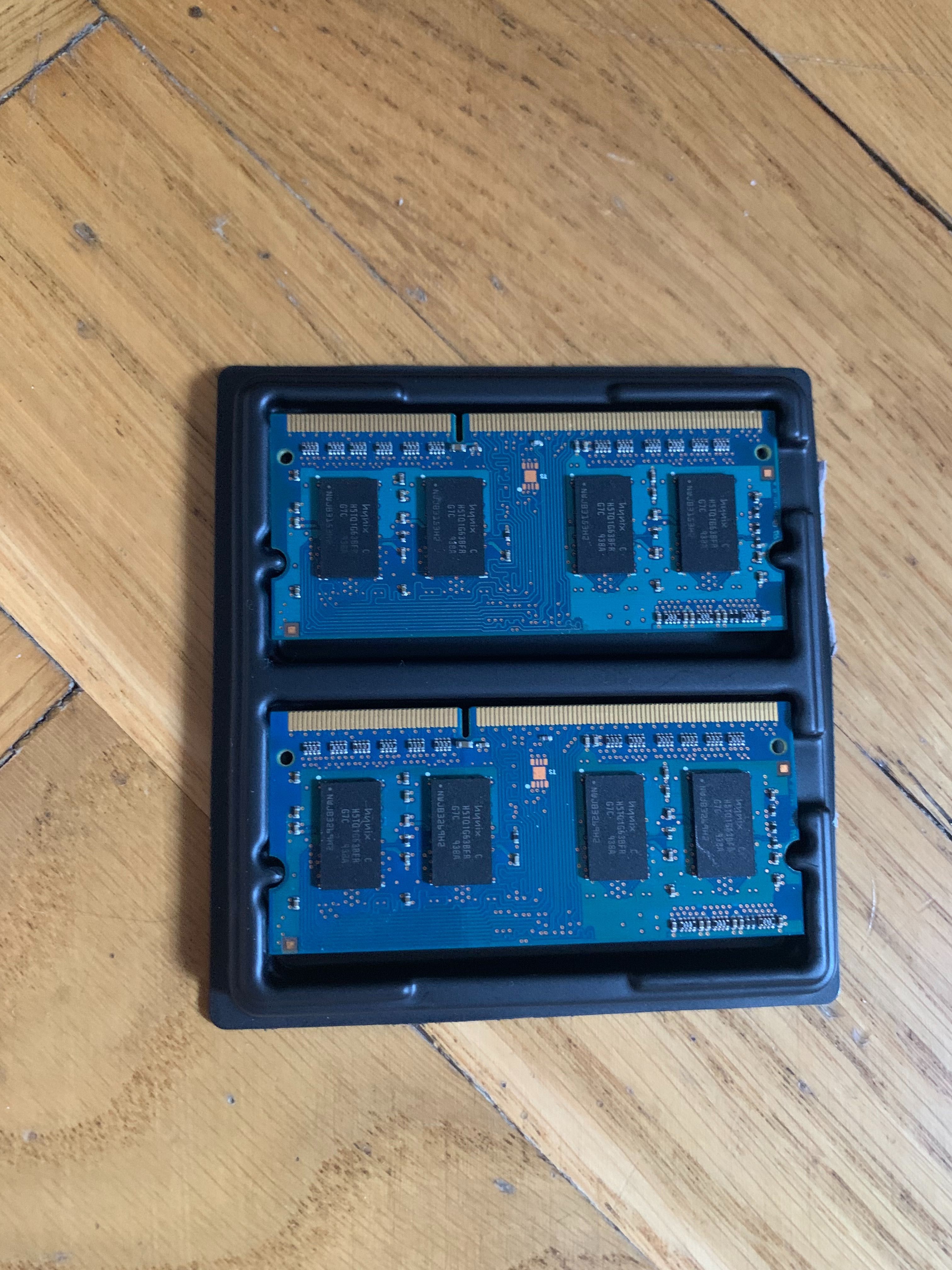 original 2GB ram memory MacBook Pro 13"  2009 ( MacBook pro 5,5 )