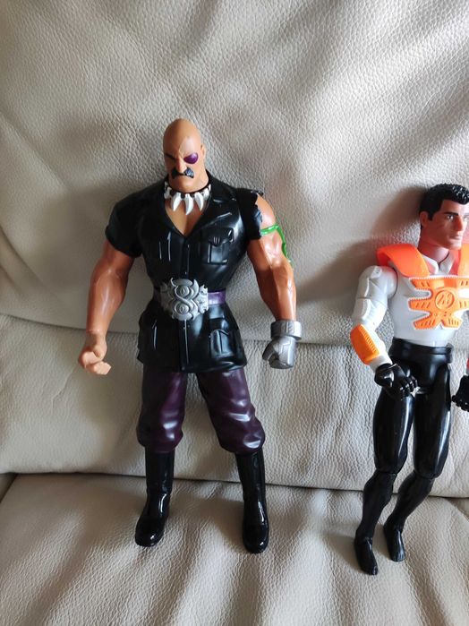 Figuras Actionman e outros bonecos