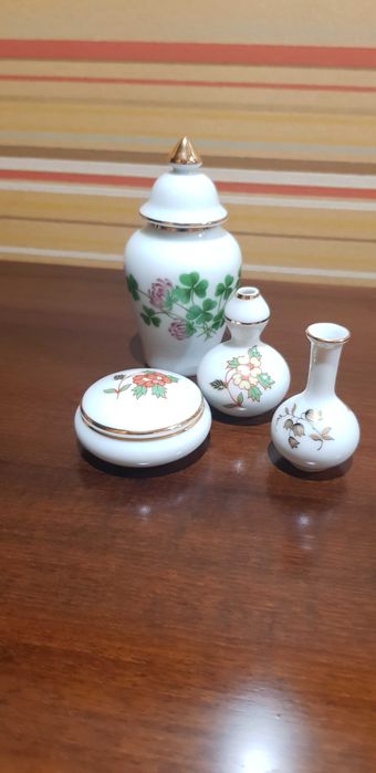 Lote de 4 miniaturas em porcelana  da PORART.