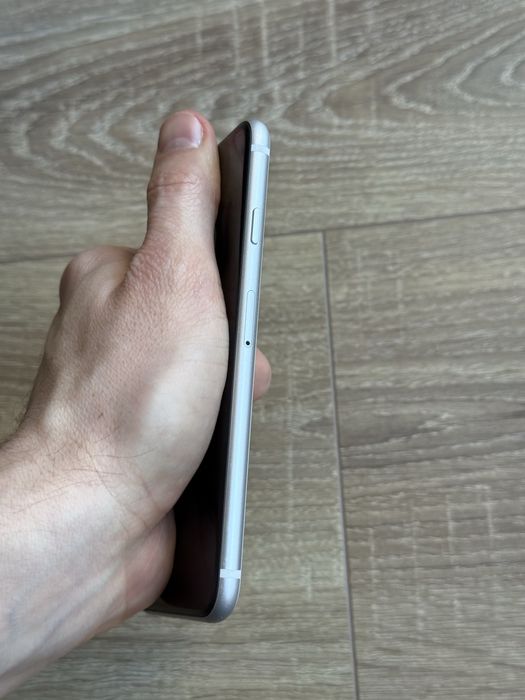 АКБ 93% Гарний Apple iPhone SE 2 64 2020 White Neverlock