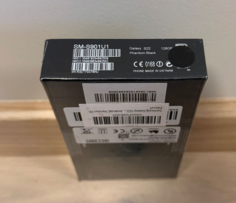 Samsung Galaxy S22 • 128 GB • Phantom Black