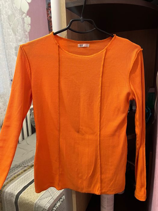 Кофта помаранчева в рубчик