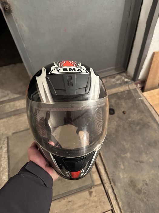 Шлем Yema