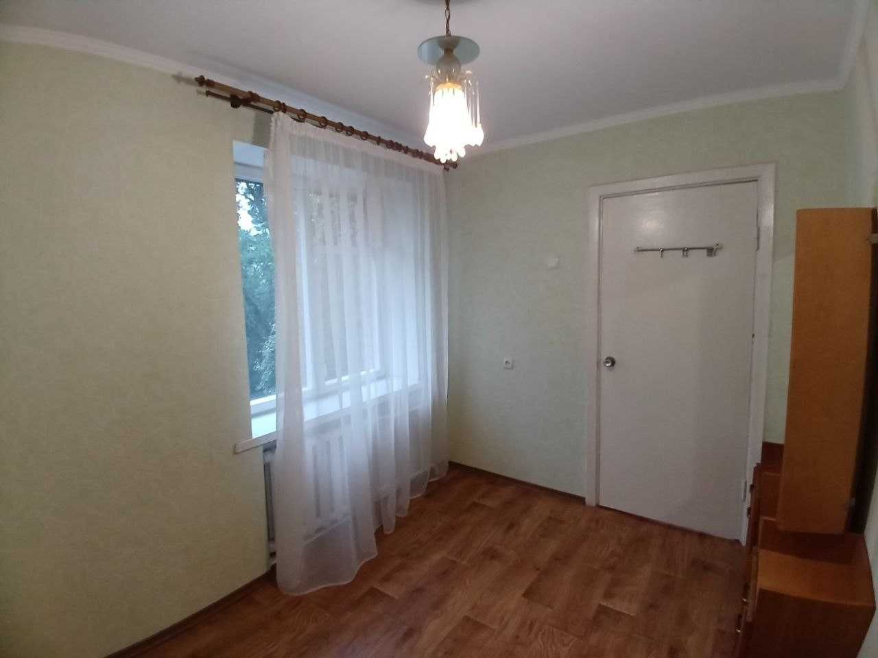 Гарненька 4 - кімнатна квартира в хорошій локації