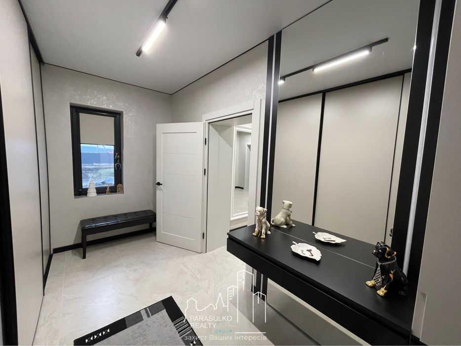 Продам шикарний будинок з меблями та приміадьною технікою