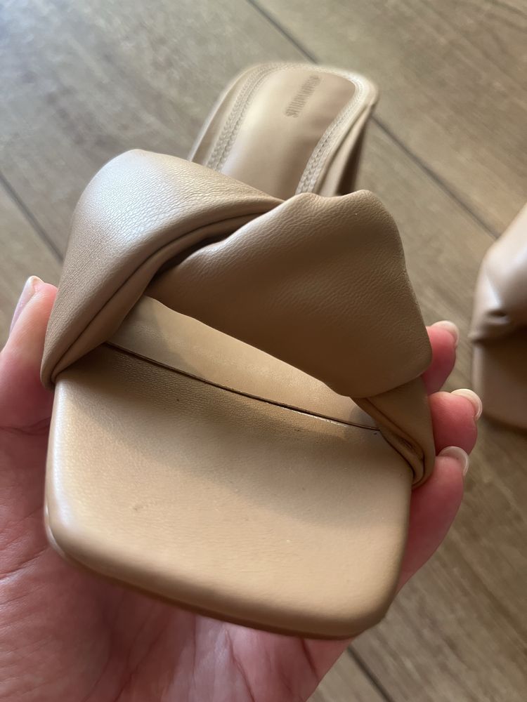 Сабо stradivarius 38 розмір.