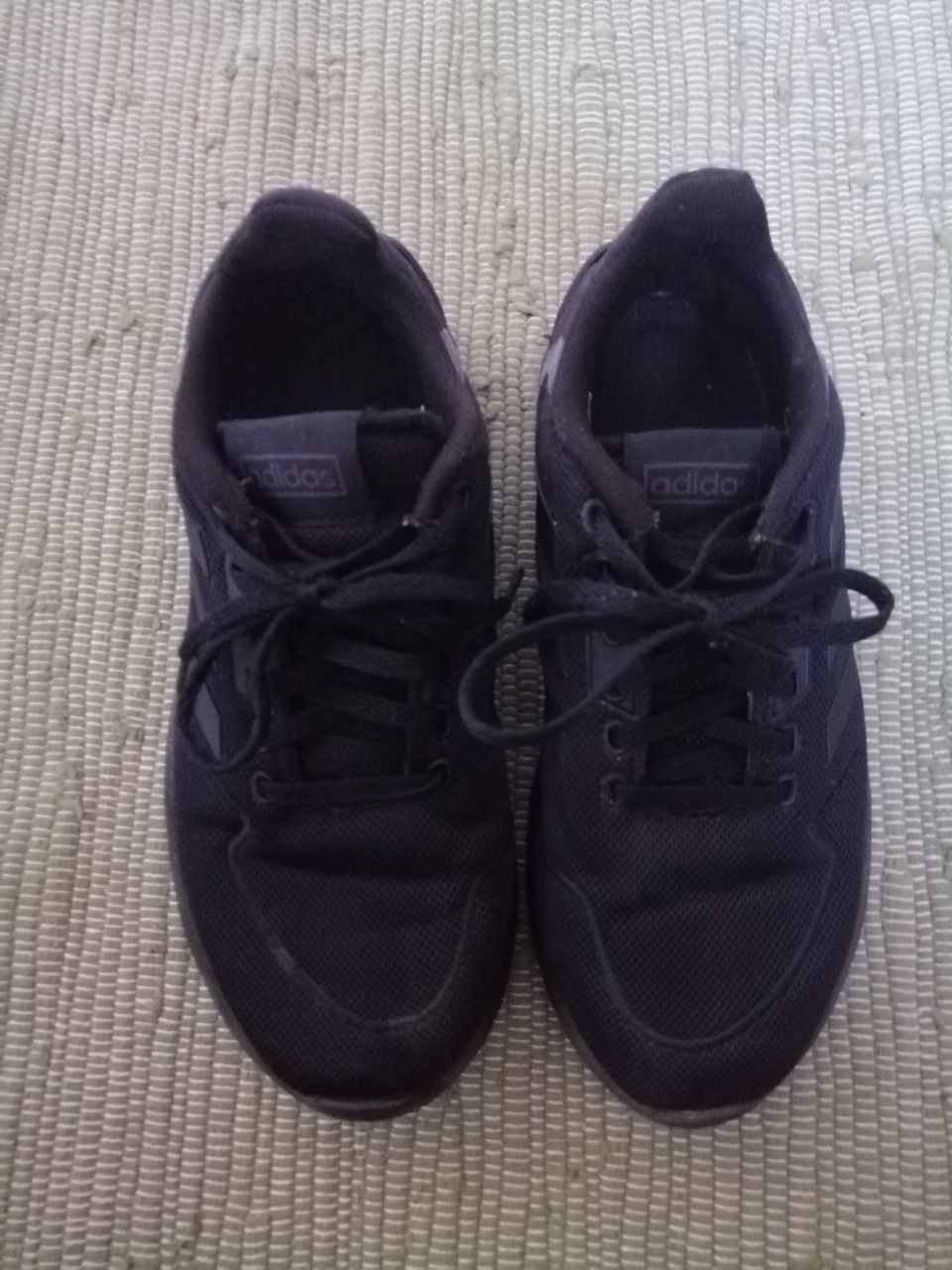 Czarne buty sportowe, chłopięce Adidas rozmiar 37 1/3.