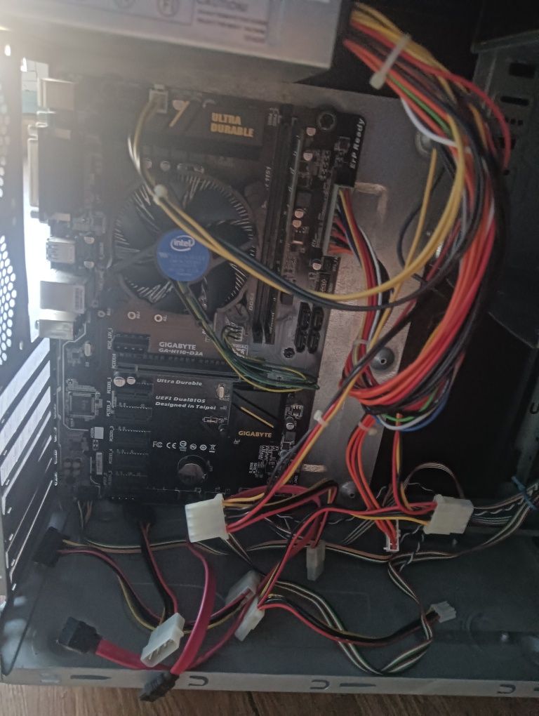 Vendo PC I5,falta  fonte alimentação e memórias ddr4