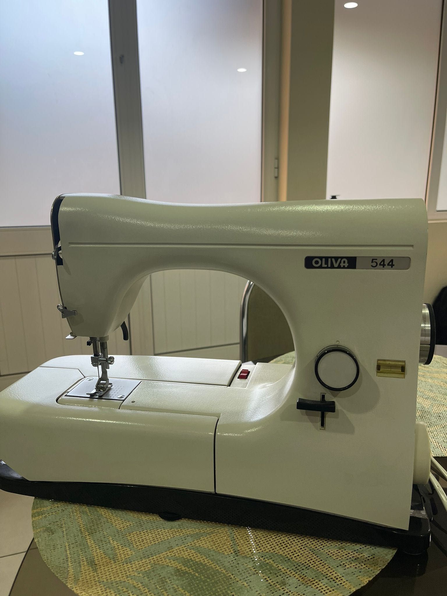 Máquina de costura nova