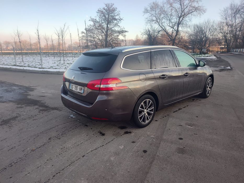 Sprzedam samochod peugeot 308.