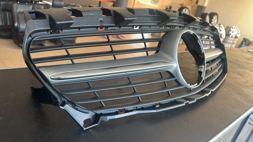 Grelha mercedes cla 180 e outros sem símbolo sem detalhes