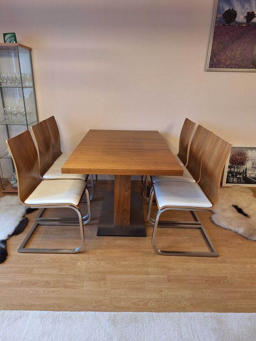 Stół i krzesła, stolik kawowy