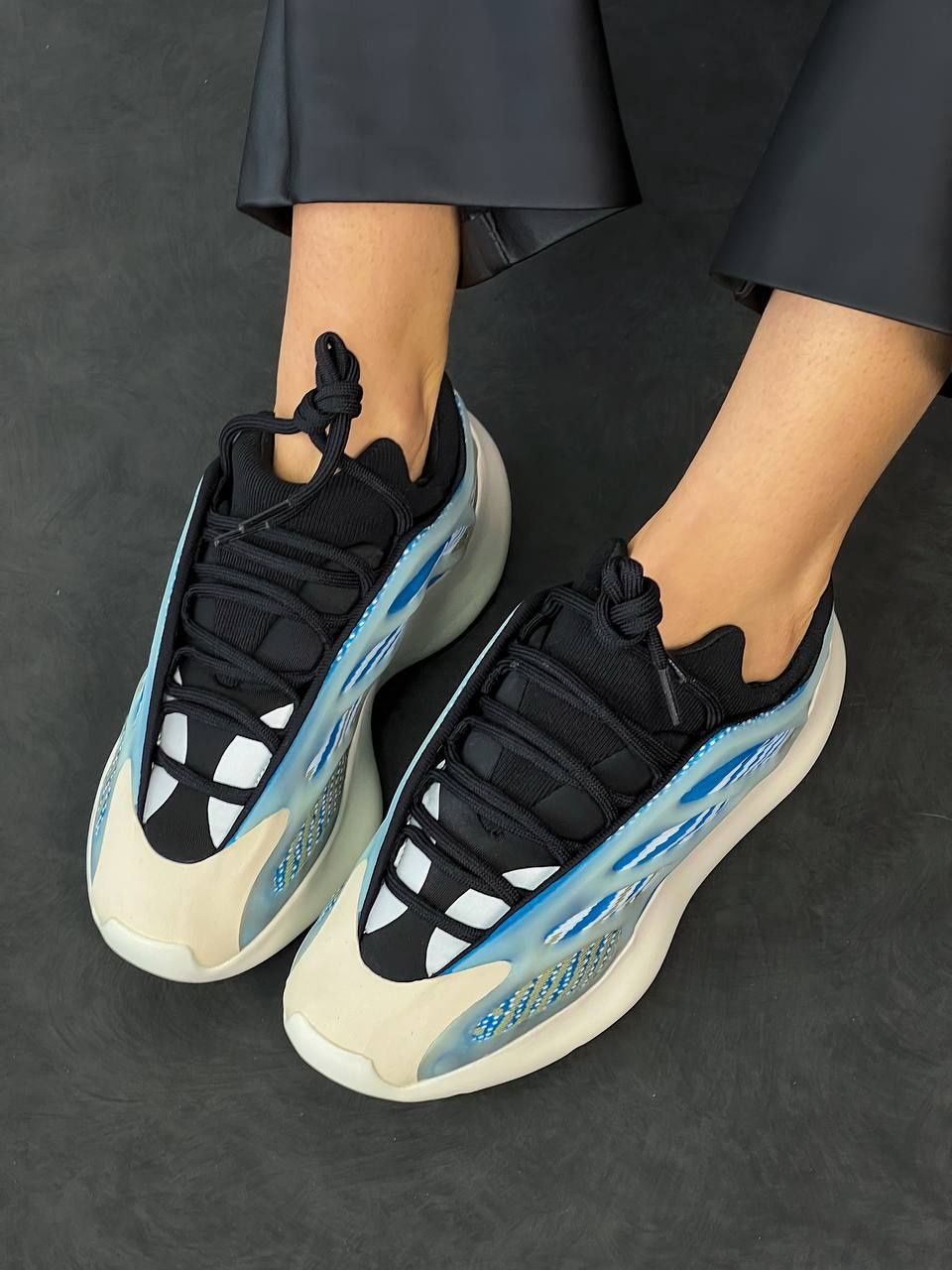 Жіночі чоловічі кросівки Adidas Yeezy 700 V3 Azael та інші р36-45