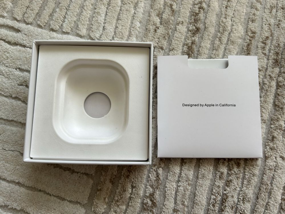 Коробка від Airpods 3