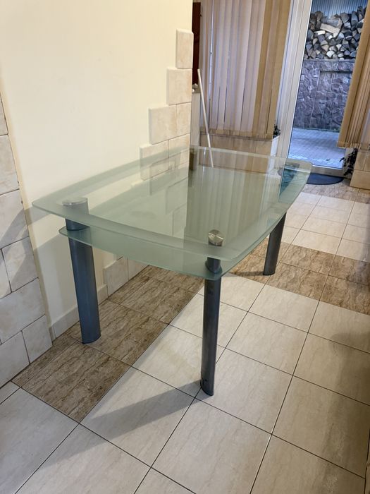 Стіл з низу з полкою