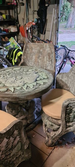 Zestaw mebli ręcznie rzeźbionych