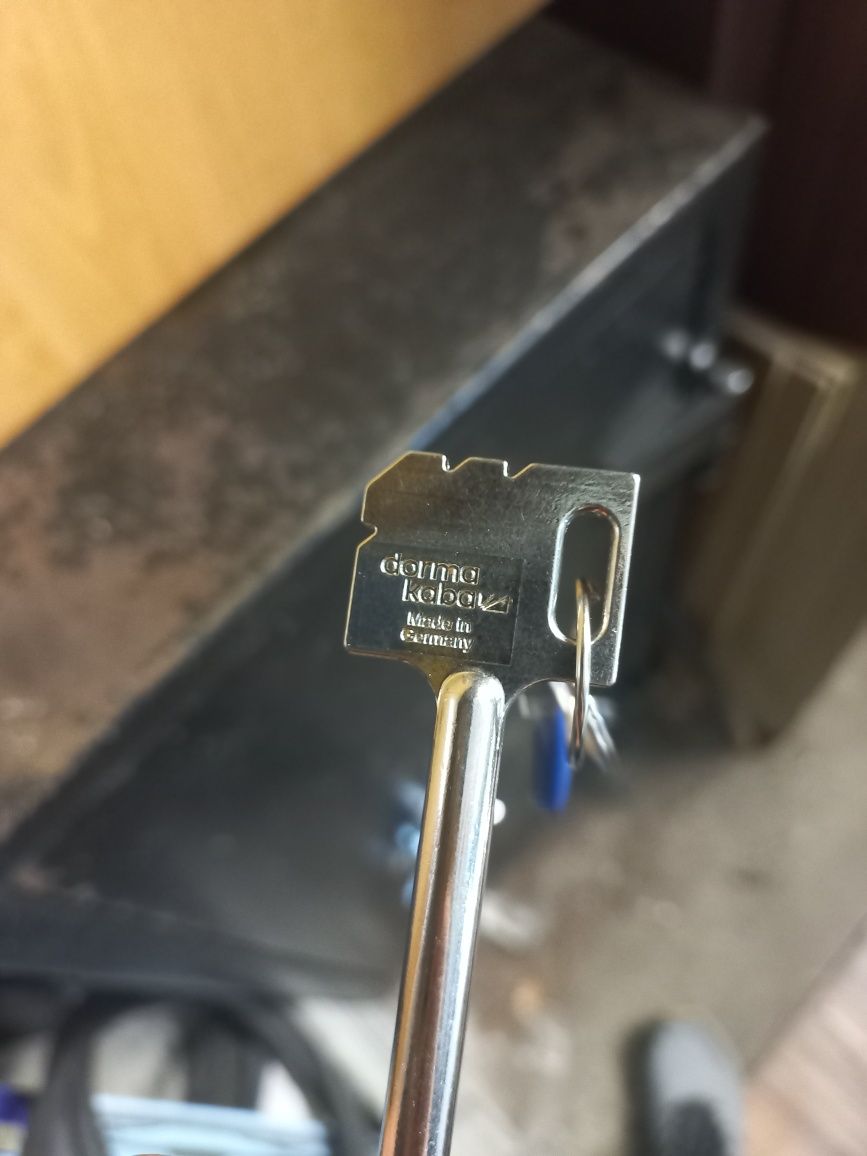Продам сейф огнеупорный