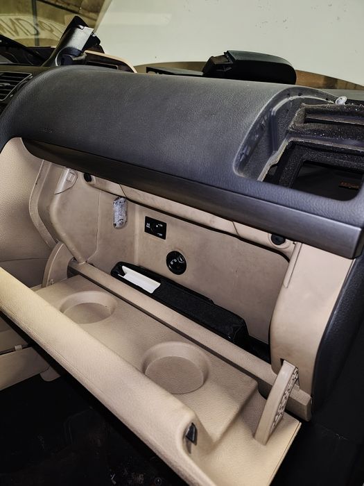 Schowek pasażera volkswagen Touran ll 2012