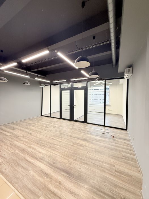 Оренда офісного блоку з 3 кабінетів в сучасному бізнес-центрі