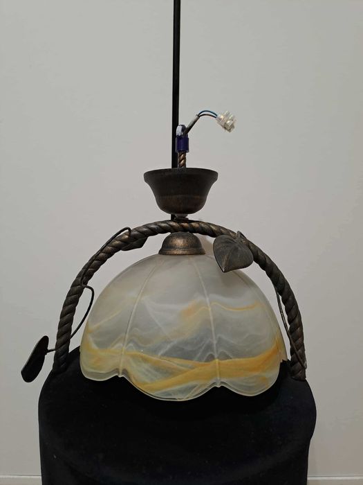 Lampa wisząca zdobiona mała