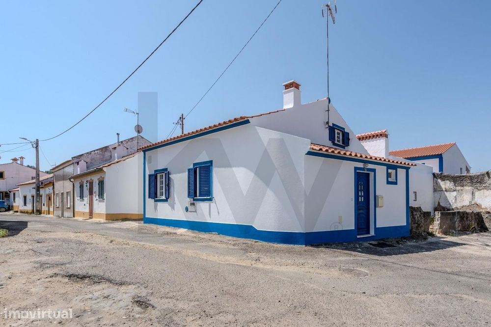 Moradia Tradicional T2+1 Renovada com 90 m2 e Ar-Condicionado no Cadaf