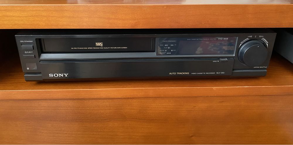 Gravador VHS SONNY e vídeos no mesmo formato
