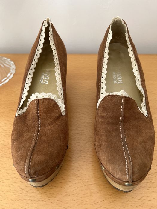 Sapatos semi novos camurça