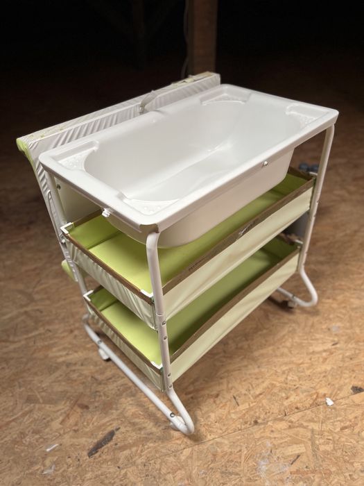 Przewijak z wanienką i schowkiem