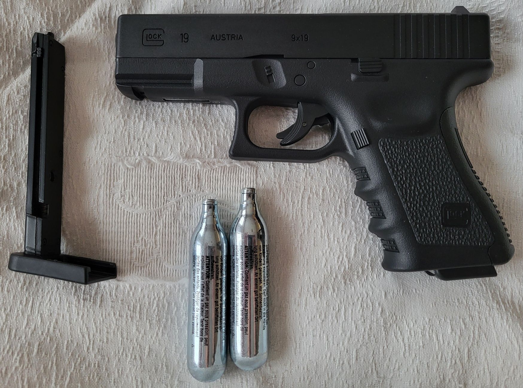 Pistola Glock 19 réplica Umarex CO2 com mala