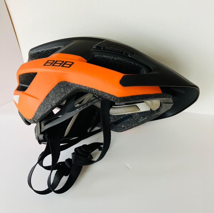 Capacete laranja BBB