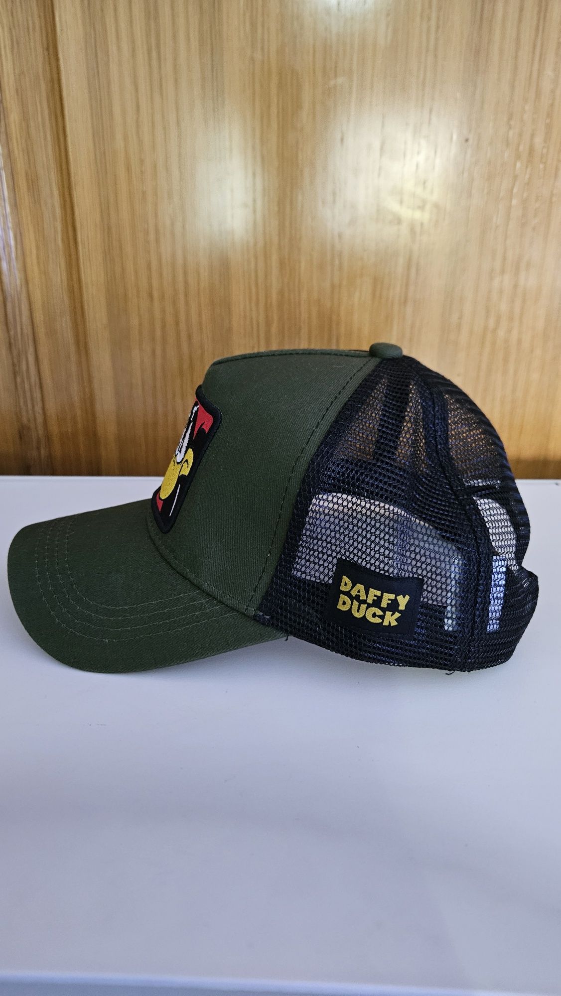 Chapéu/Boné Daffy Duck (Verde tropa e com Rede)