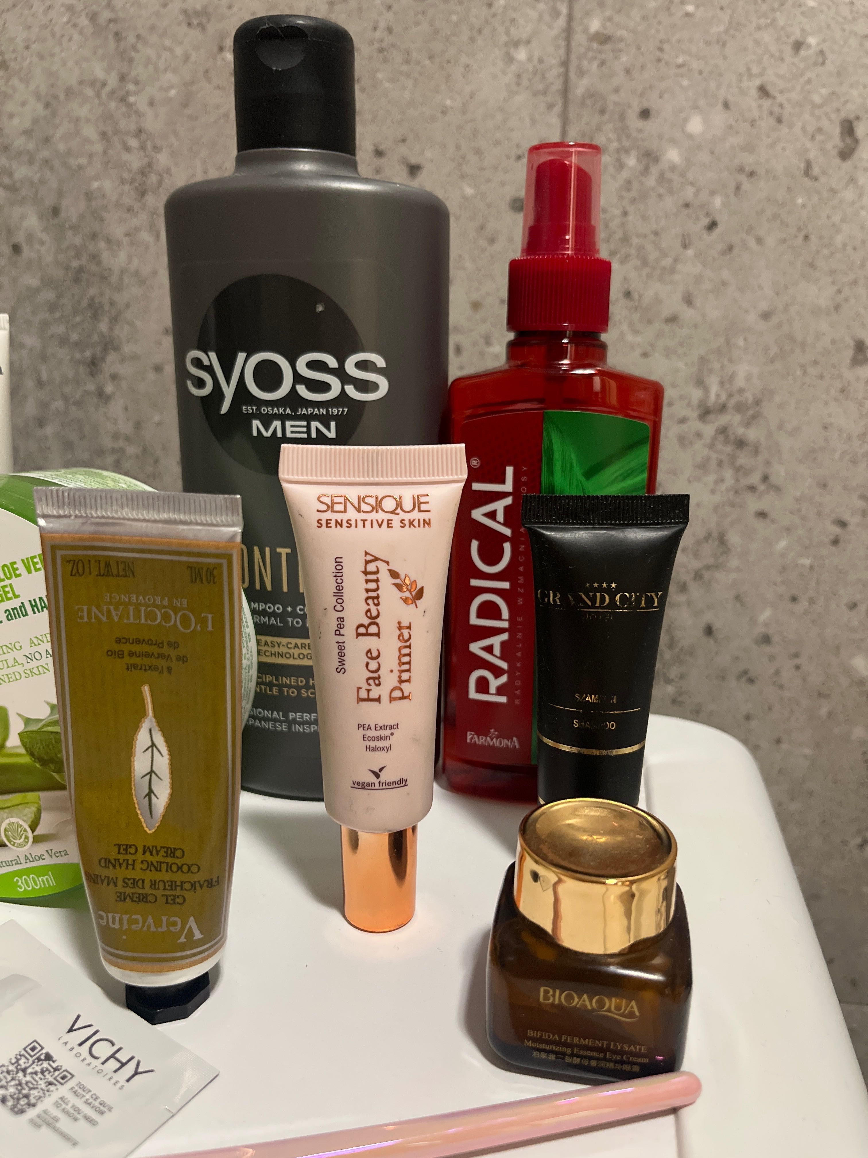 Zestaw kosmetyków Guerlain L’Occitane Avene Vichy plus kadzidła