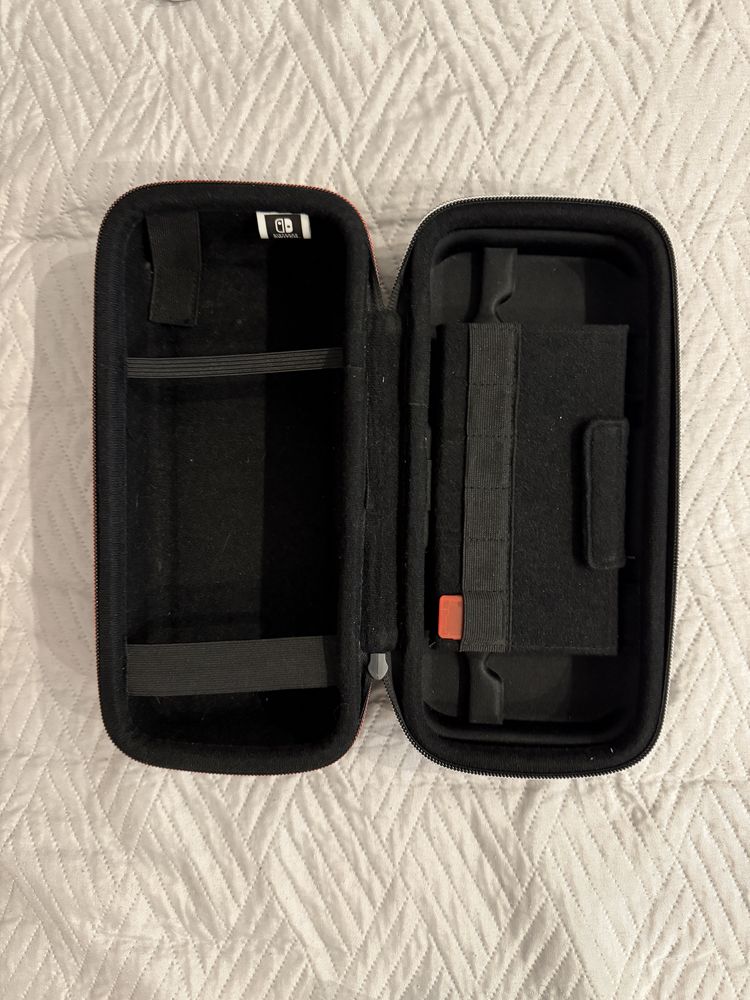 Nintendo Switch OLED + case
