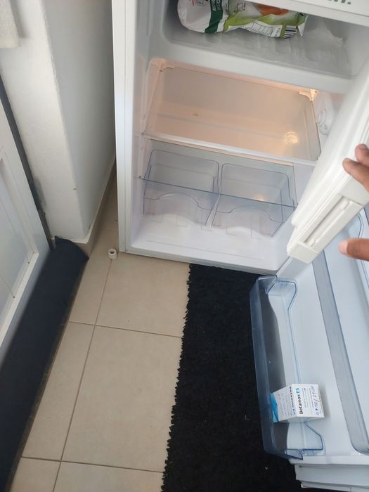 Frigobar com congelador bom estado (VENDIDO)