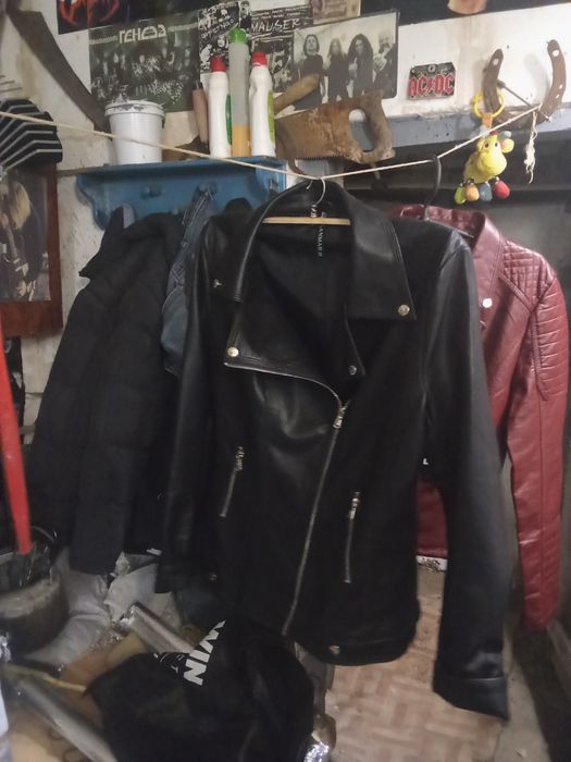 Косухи :чорна xl-500грн,коричнева+m