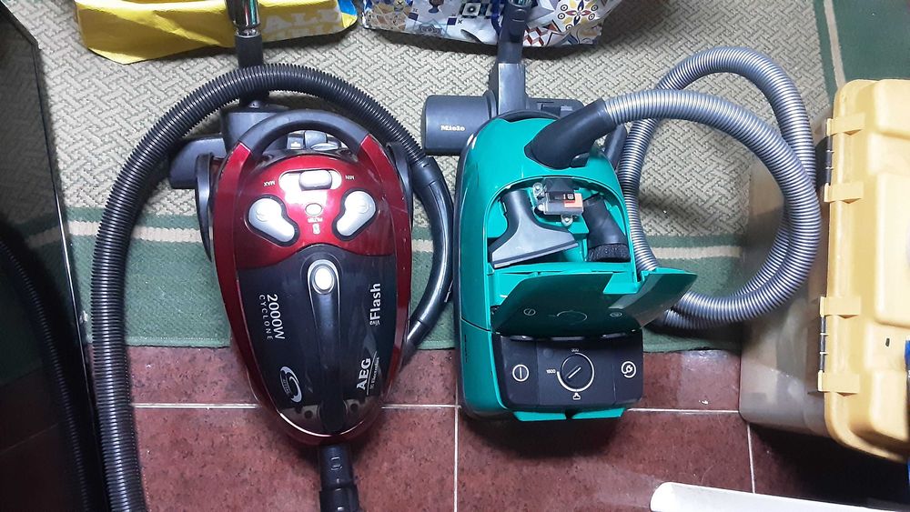 Aspirador AEG 2000W Cyclone e Miele Electronic S311I