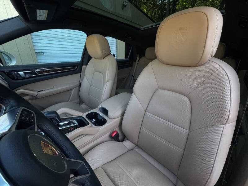 Porsche Cayenne Coupe      2023